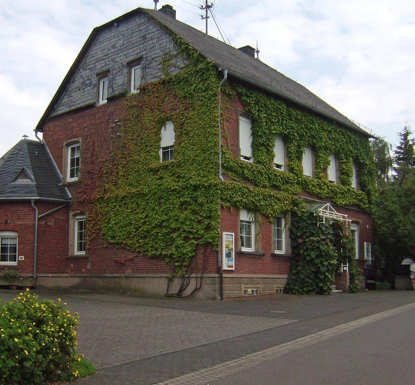 Romantikzimmer Im Antiquariat Sonnschied Exteriér fotografie